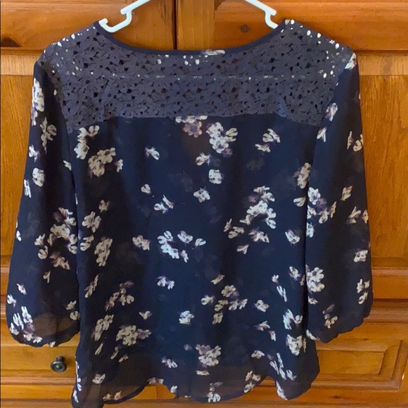 Blouse. - Picture 2 of 3